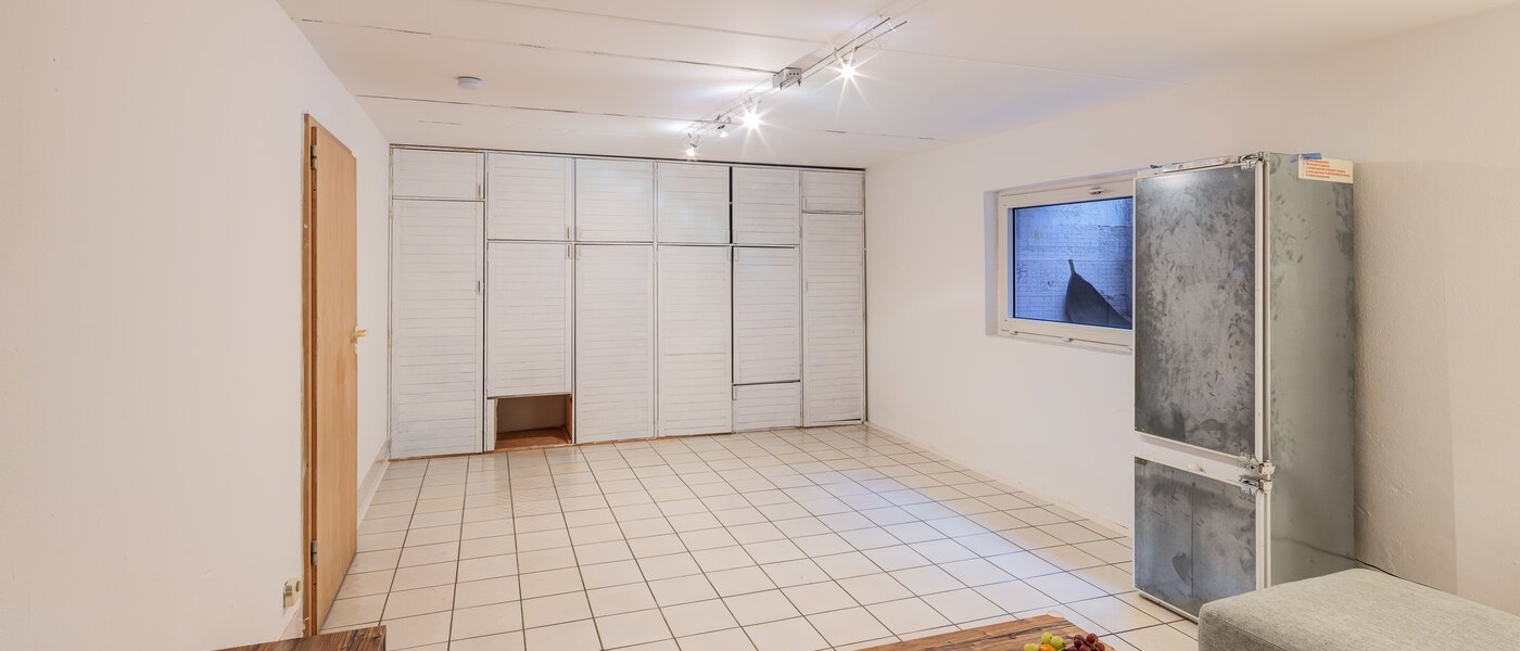 セミ・デタッチド・ハウス（一戸建てを二つに分けた家屋） München Obersendling 02 ホビールーム 14567