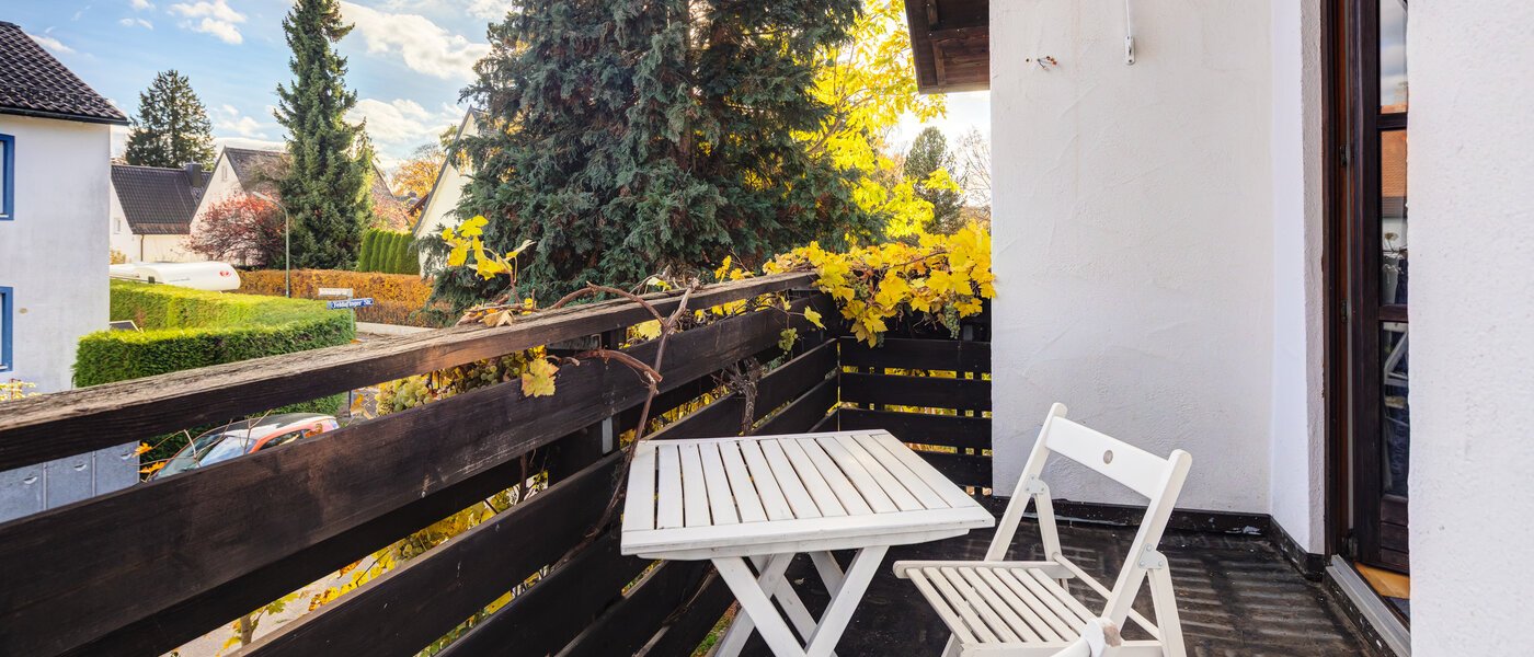 セミ・デタッチド・ハウス（一戸建てを二つに分けた家屋） München Obersendling 02 ベランダ 14567