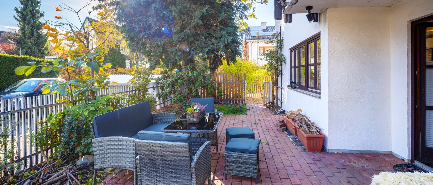 セミ・デタッチド・ハウス（一戸建てを二つに分けた家屋） München Obersendling 02 テラス・ポーチ 14567