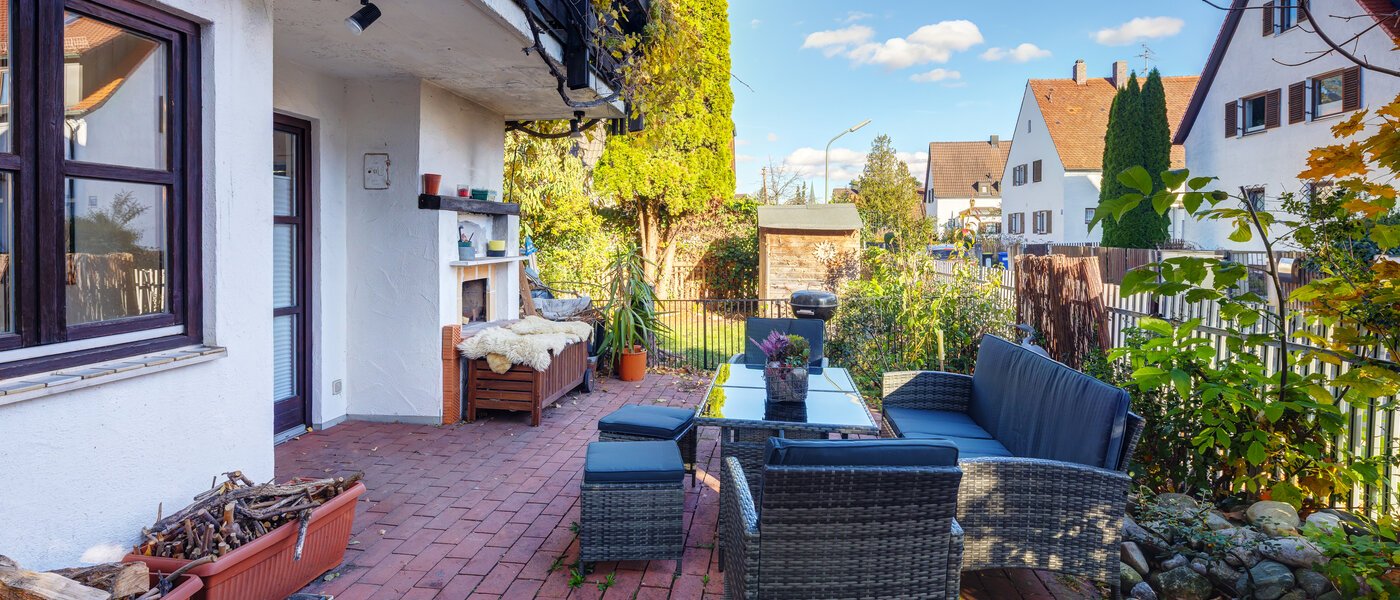 セミ・デタッチド・ハウス（一戸建てを二つに分けた家屋） München Obersendling 03 テラス・ポーチ 14567