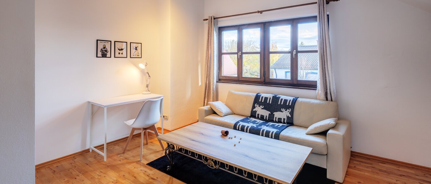 セミ・デタッチド・ハウス（一戸建てを二つに分けた家屋） München Obersendling 02 3.　寝室 14567