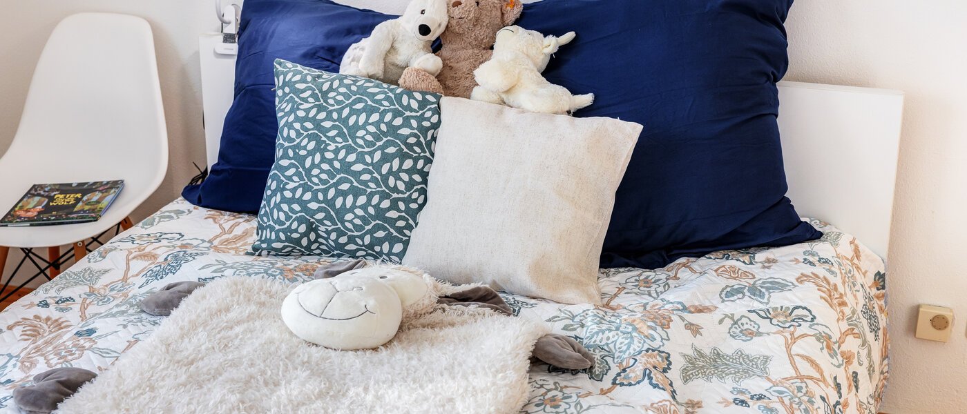 セミ・デタッチド・ハウス（一戸建てを二つに分けた家屋） München Obersendling 03 2.　寝室 14567