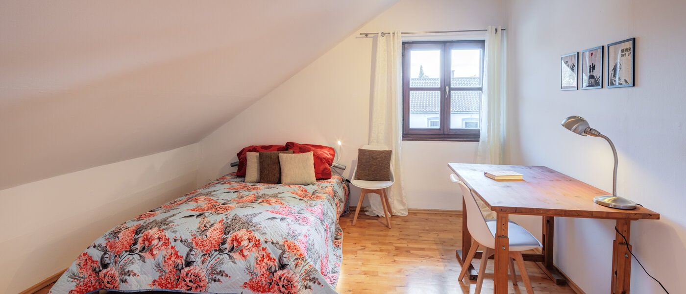 セミ・デタッチド・ハウス（一戸建てを二つに分けた家屋） München Obersendling 01 ゲストルーム 14567