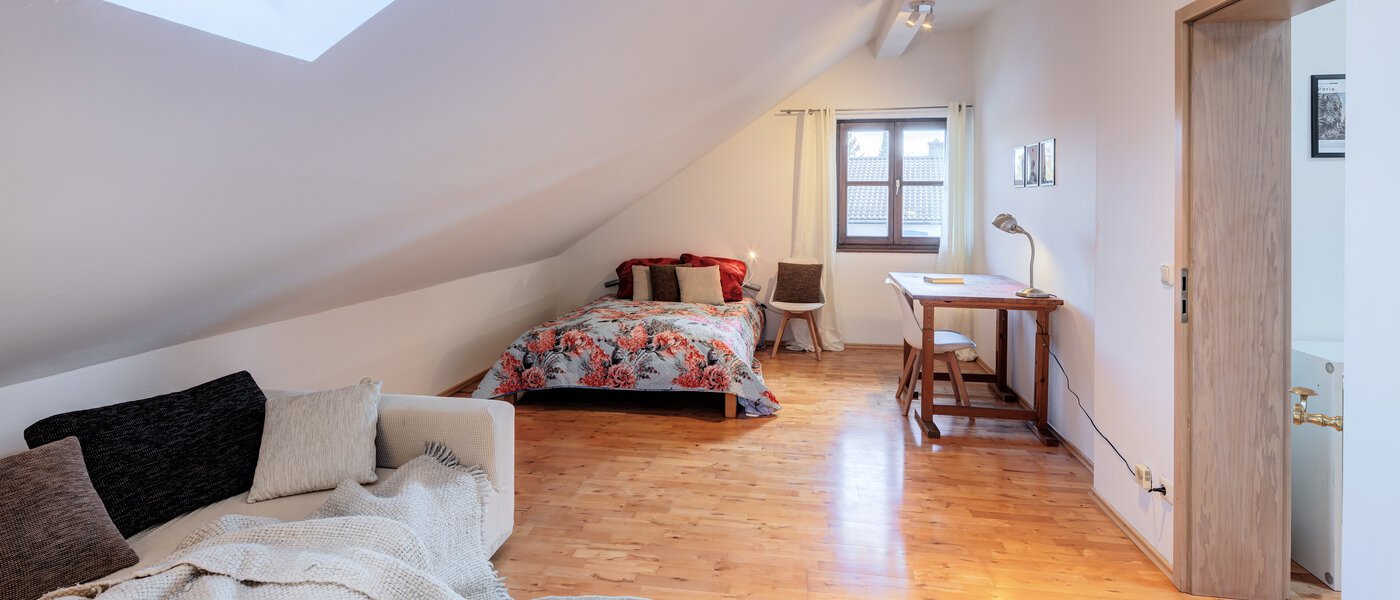 セミ・デタッチド・ハウス（一戸建てを二つに分けた家屋） München Obersendling 04 ゲストルーム 14567