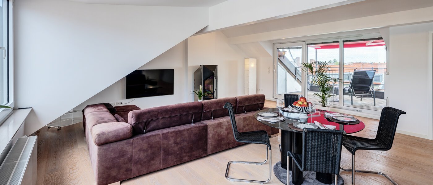 アティック・フラット（屋根裏） München Maxvorstadt 03 リビングエリア 14568