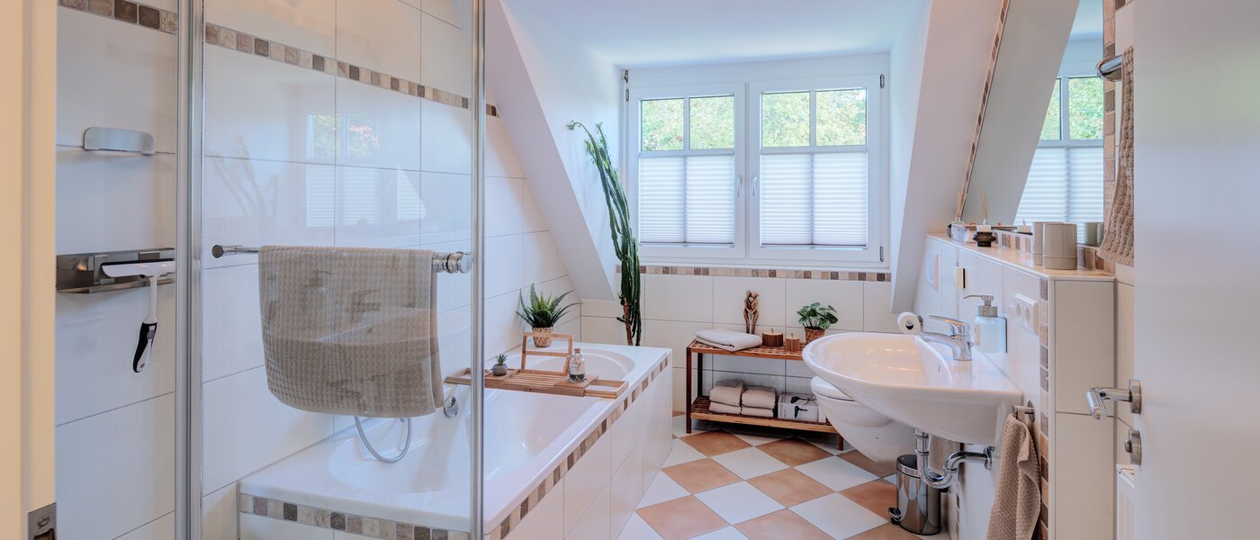 メゾネット・マンション（複数階にわたるマンション） Gröbenzell 01 1つめの浴室 14575