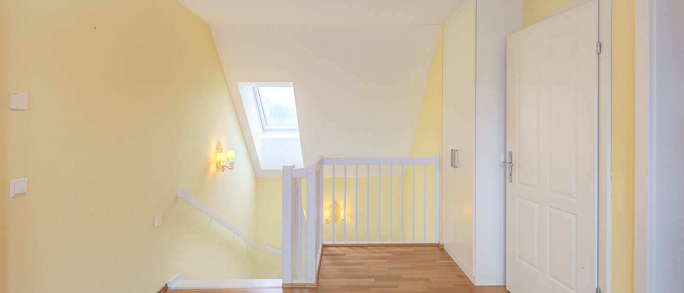 一戸建て Ismaning 02 玄関入り口 14615