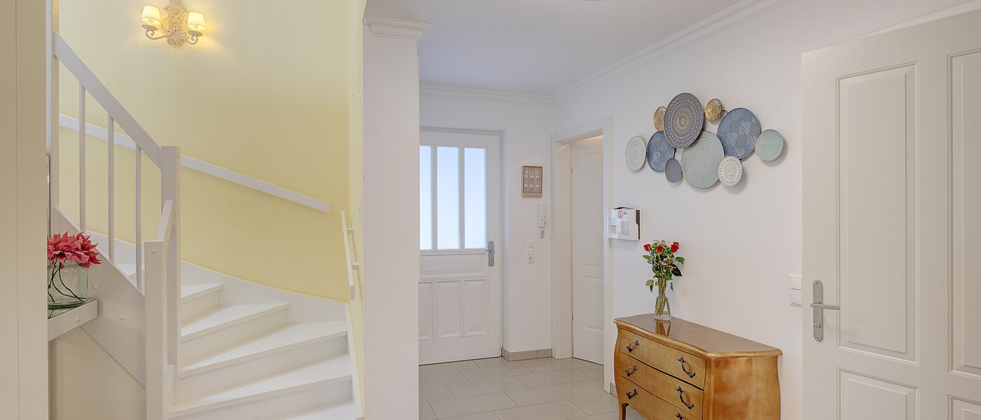 一戸建て Ismaning 06 玄関入り口 14615