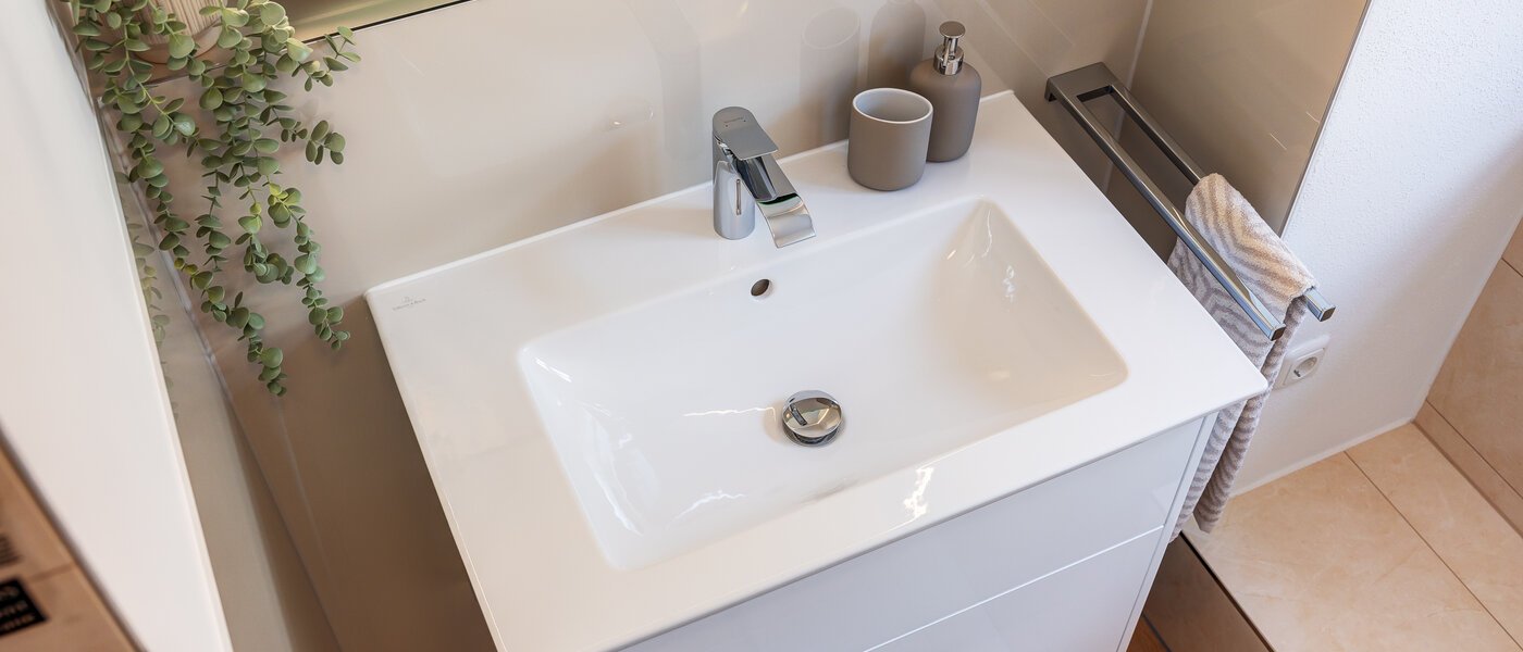 セミ・デタッチド・ハウス（一戸建てを二つに分けた家屋） Rottach-Egern 03 ２つめの浴室 14616