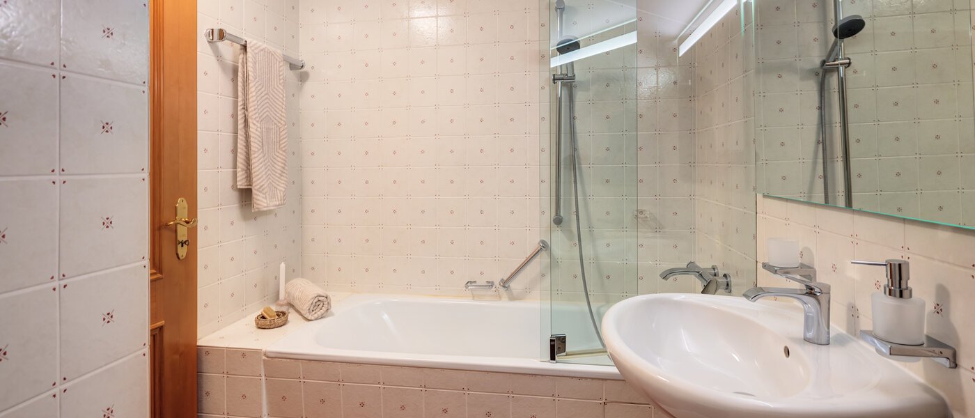 セミ・デタッチド・ハウス（一戸建てを二つに分けた家屋） Rottach-Egern 02 3つめの浴室 14616