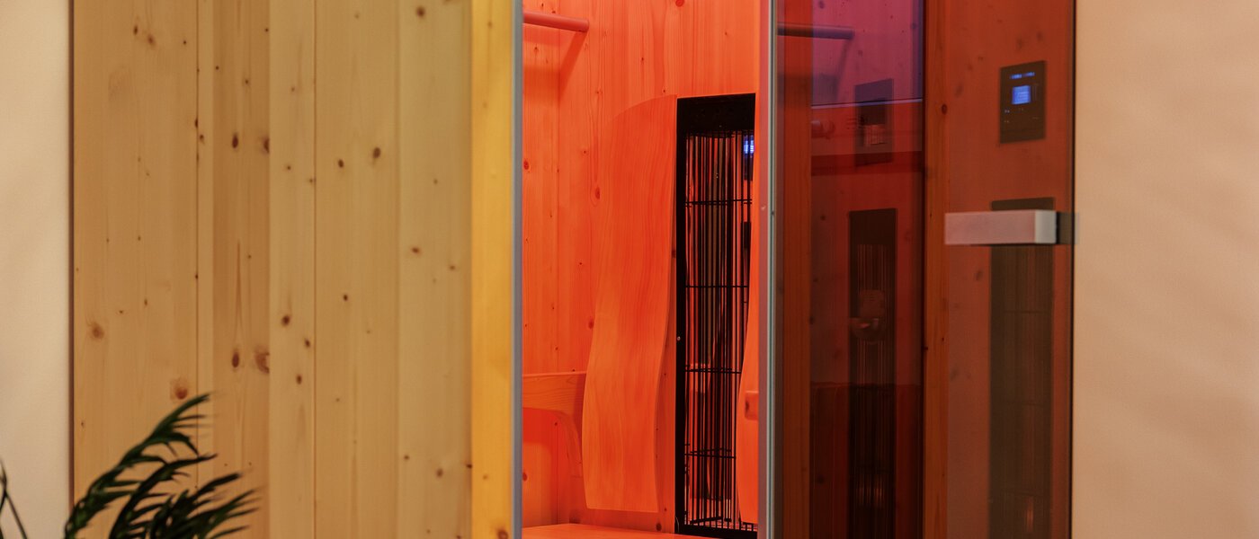 セミ・デタッチド・ハウス（一戸建てを二つに分けた家屋） Rottach-Egern 01 サウナ 14616