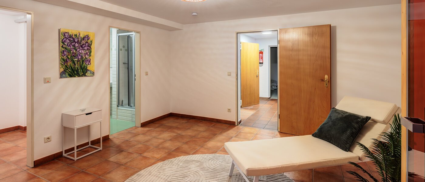 セミ・デタッチド・ハウス（一戸建てを二つに分けた家屋） Rottach-Egern 05 サウナ 14616