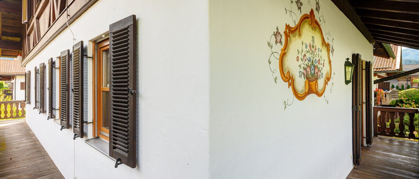 セミ・デタッチド・ハウス（一戸建てを二つに分けた家屋） Rottach-Egern 03 ベランダ 14616