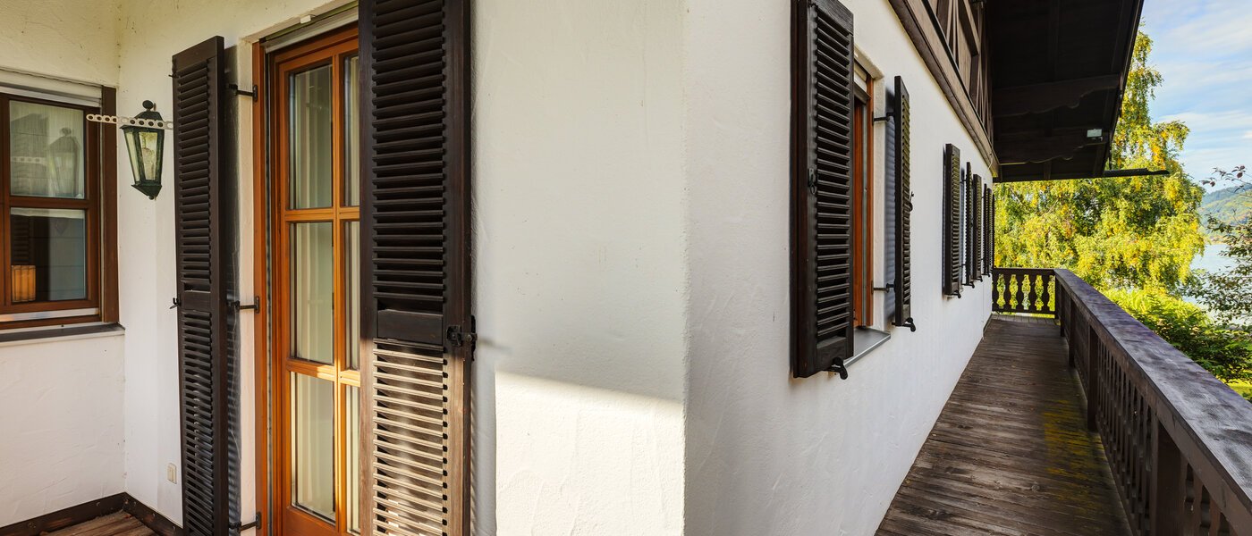 セミ・デタッチド・ハウス（一戸建てを二つに分けた家屋） Rottach-Egern 05 ベランダ 14616