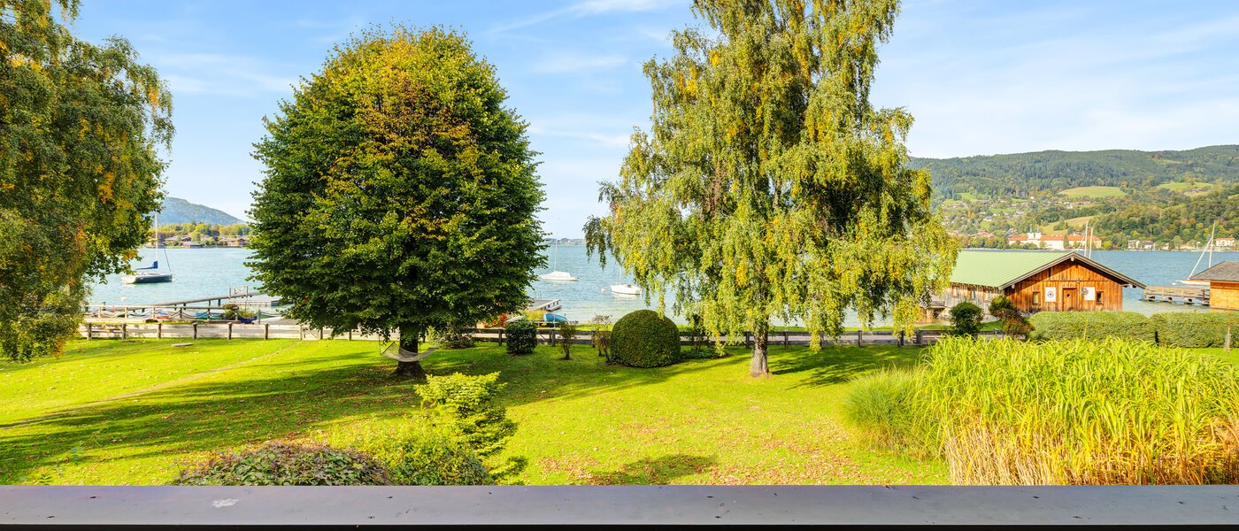 セミ・デタッチド・ハウス（一戸建てを二つに分けた家屋） Rottach-Egern 01 物件からの眺め 14616