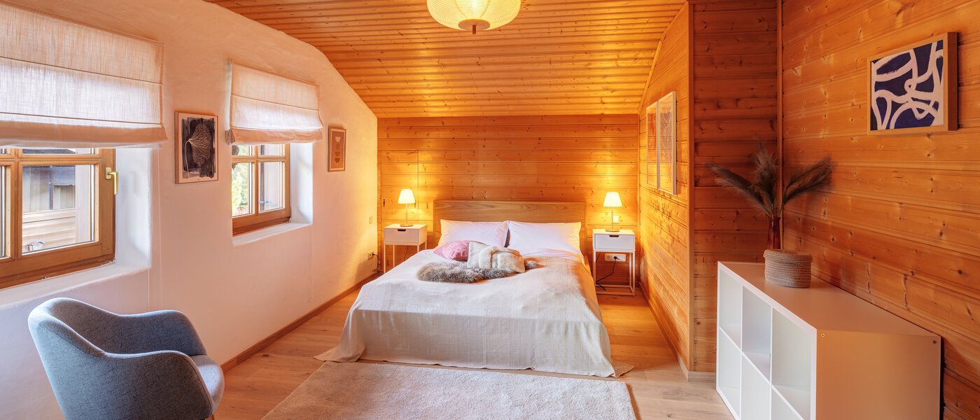 セミ・デタッチド・ハウス（一戸建てを二つに分けた家屋） Rottach-Egern 01 3.　寝室 14616