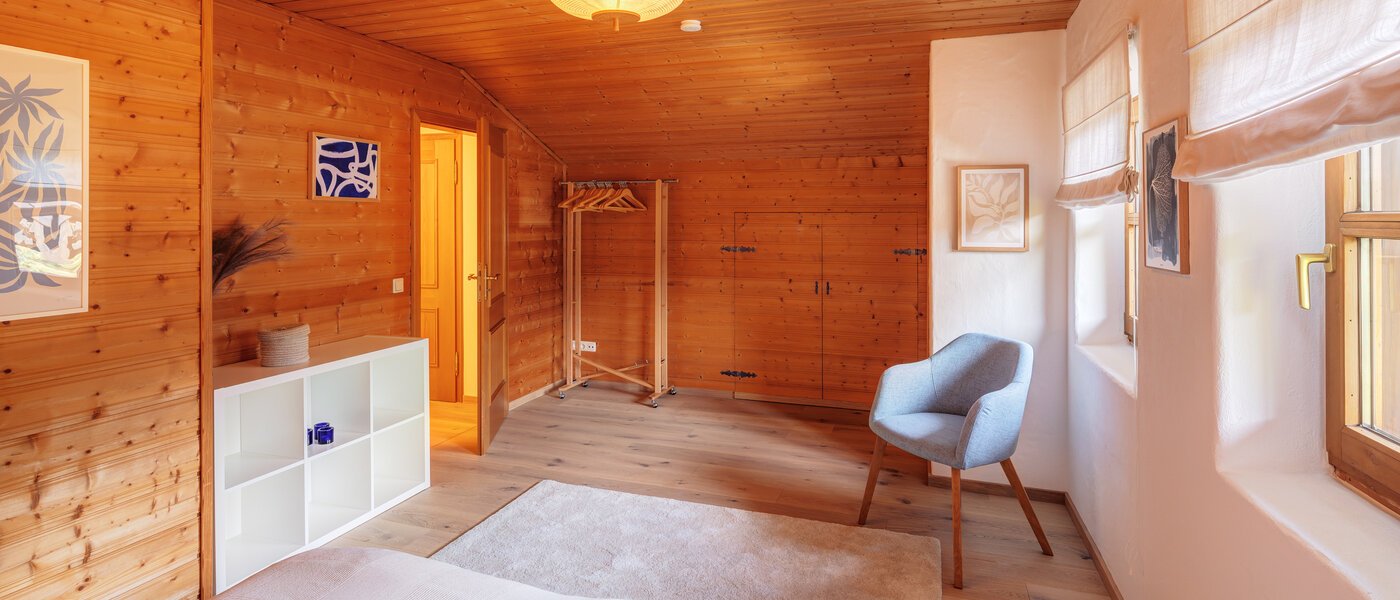 セミ・デタッチド・ハウス（一戸建てを二つに分けた家屋） Rottach-Egern 03 3.　寝室 14616