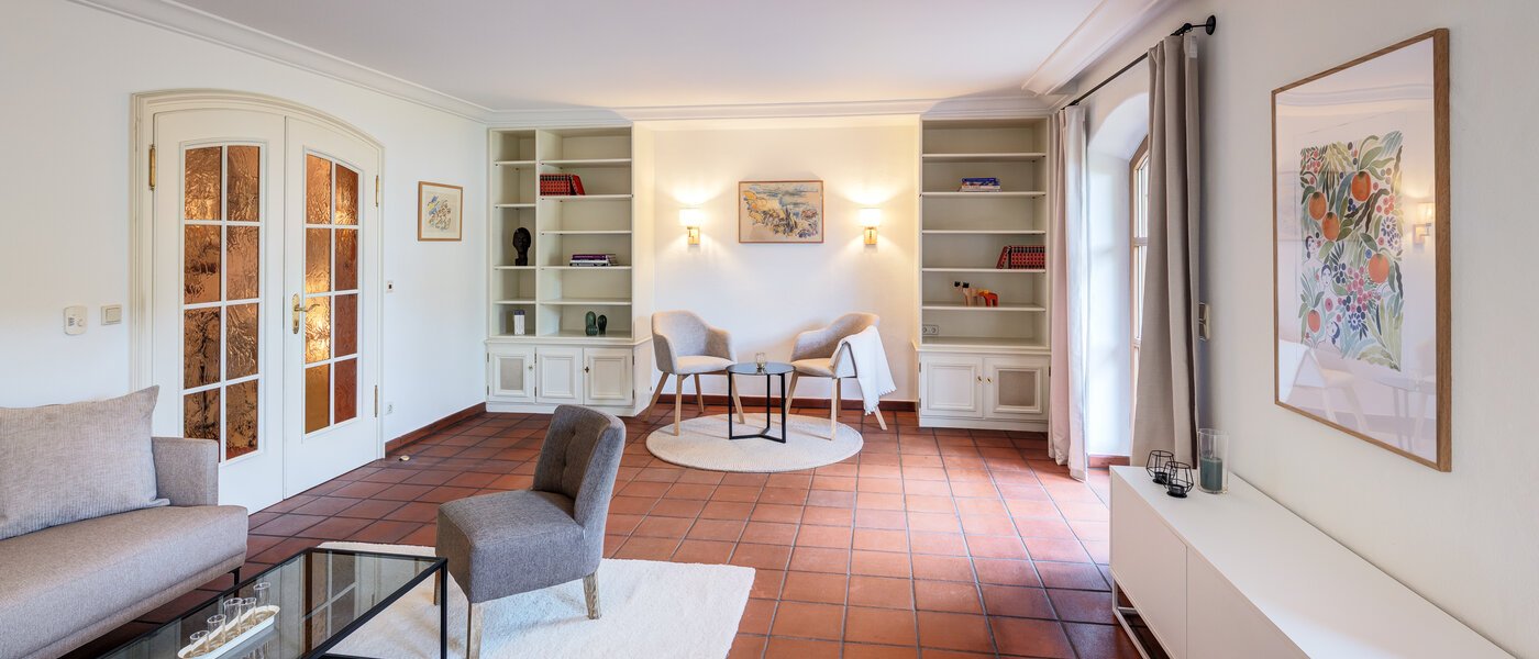 セミ・デタッチド・ハウス（一戸建てを二つに分けた家屋） Rottach-Egern 04 リビングルーム 14616