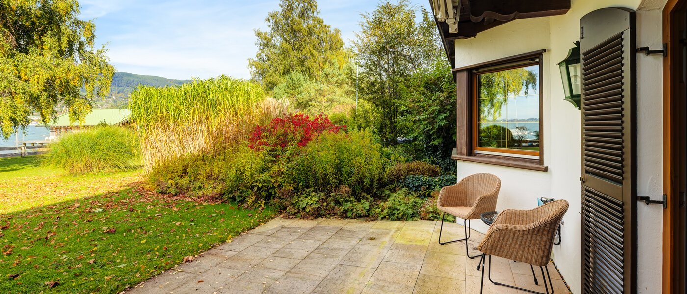 セミ・デタッチド・ハウス（一戸建てを二つに分けた家屋） Rottach-Egern 01 2．テラス 14616