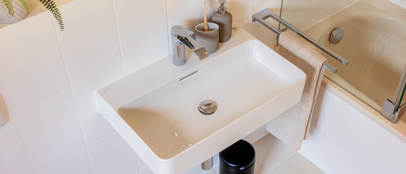 セミ・デタッチド・ハウス（一戸建てを二つに分けた家屋） Rottach-Egern 02 1つめの浴室 14616