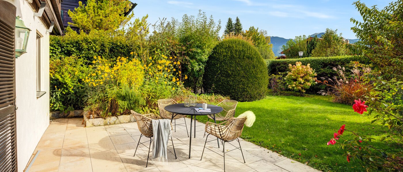 セミ・デタッチド・ハウス（一戸建てを二つに分けた家屋） Rottach-Egern 01 1．テラス 14616