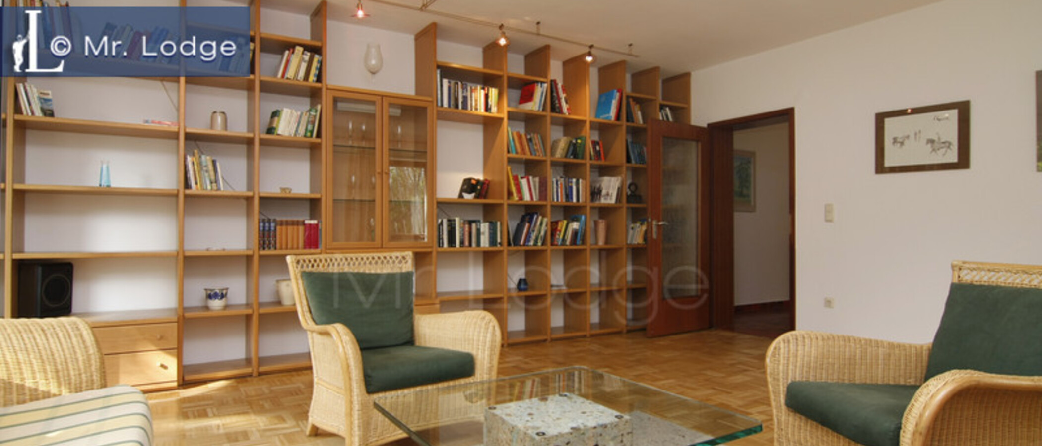 セミ・デタッチド・ハウス（一戸建てを二つに分けた家屋） München Trudering 03 リビングルーム 1464