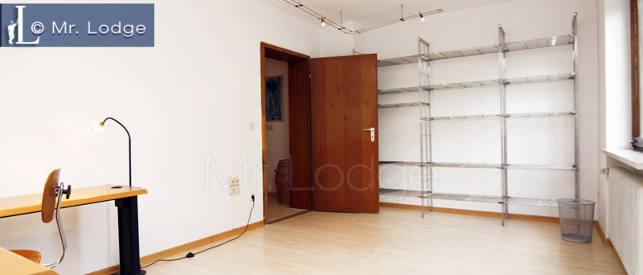 セミ・デタッチド・ハウス（一戸建てを二つに分けた家屋） München Trudering 01 仕事部屋 1464