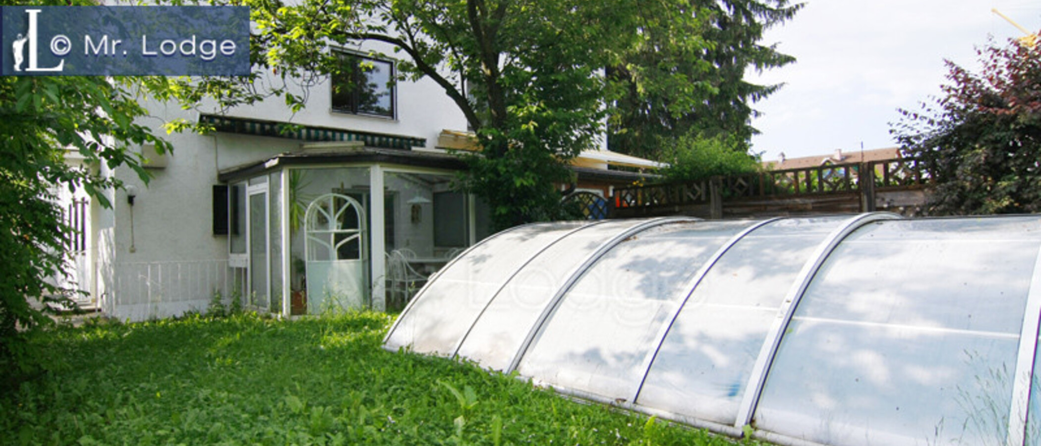 セミ・デタッチド・ハウス（一戸建てを二つに分けた家屋） München Trudering 02 プール 1464