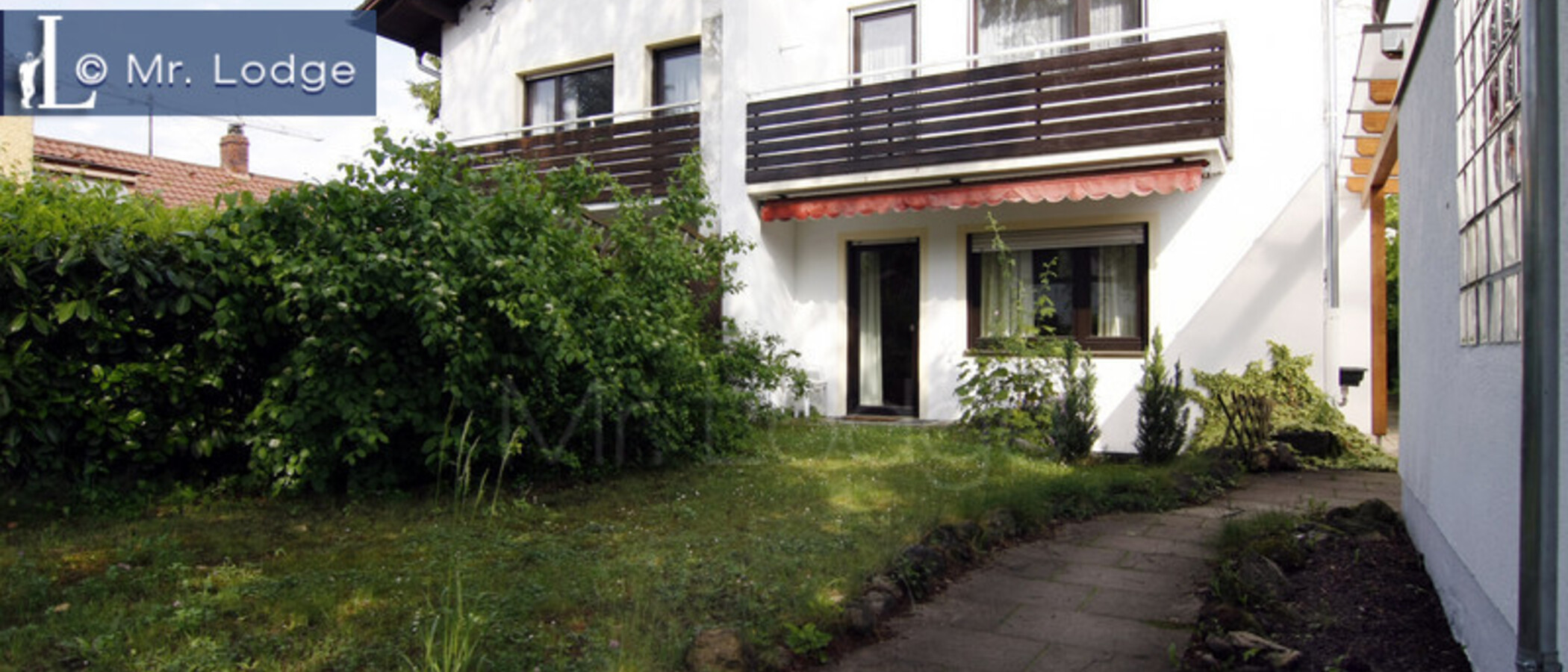 セミ・デタッチド・ハウス（一戸建てを二つに分けた家屋） München Trudering 01 庭 1464