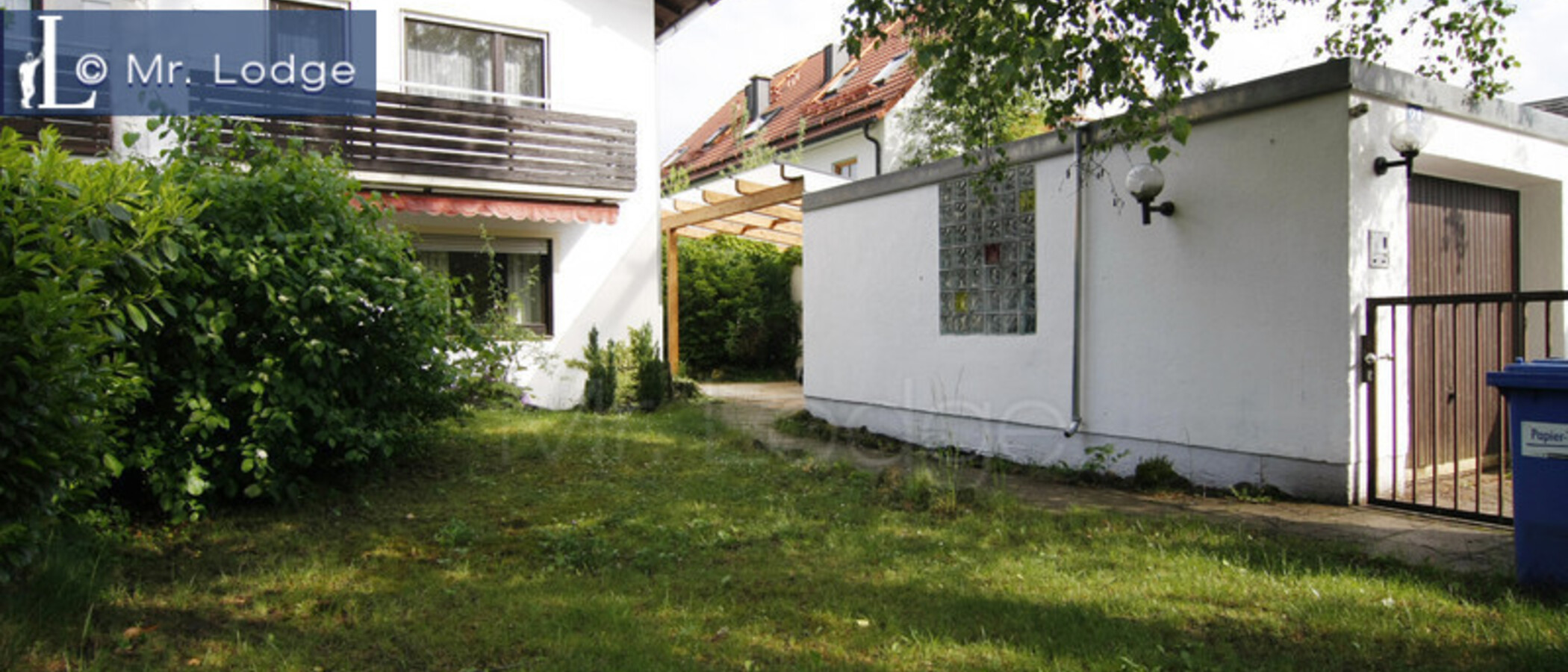 セミ・デタッチド・ハウス（一戸建てを二つに分けた家屋） München Trudering 03 庭 1464