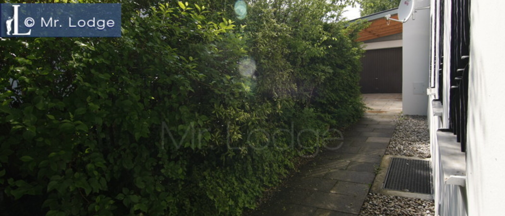セミ・デタッチド・ハウス（一戸建てを二つに分けた家屋） München Trudering 06 庭 1464