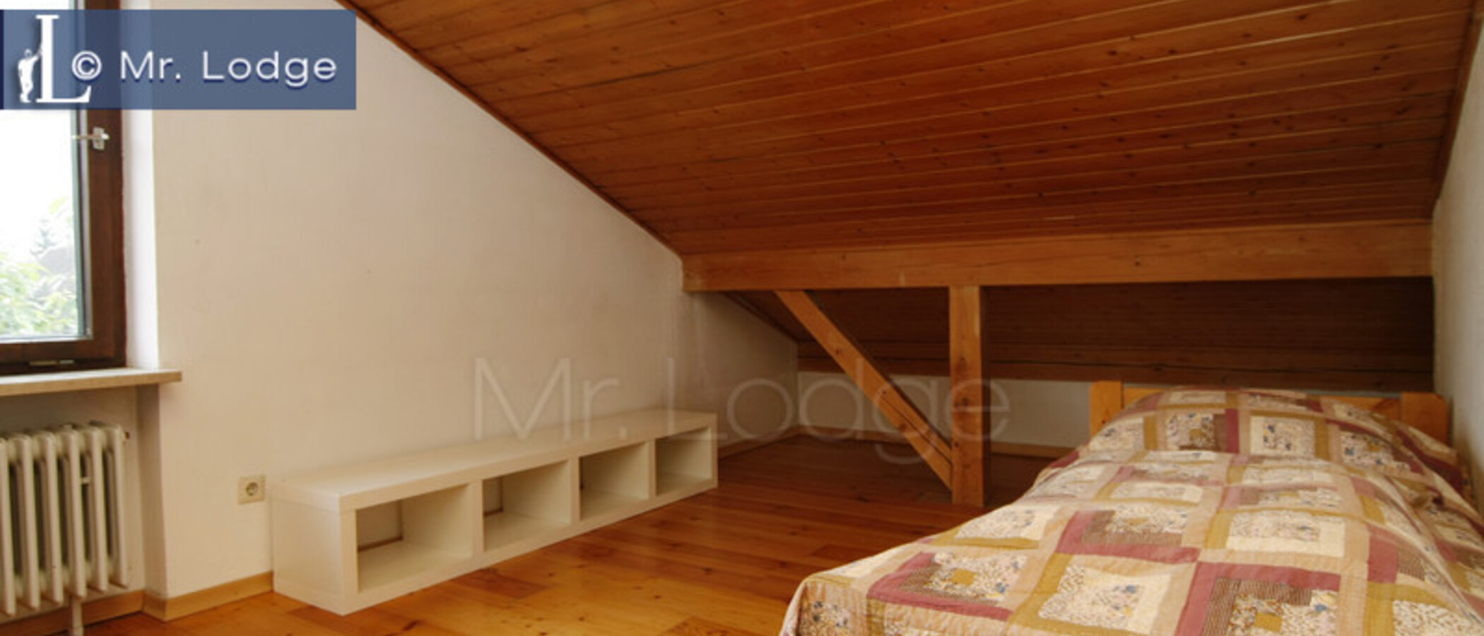 セミ・デタッチド・ハウス（一戸建てを二つに分けた家屋） München Trudering 02 ２つめの寝室 1464