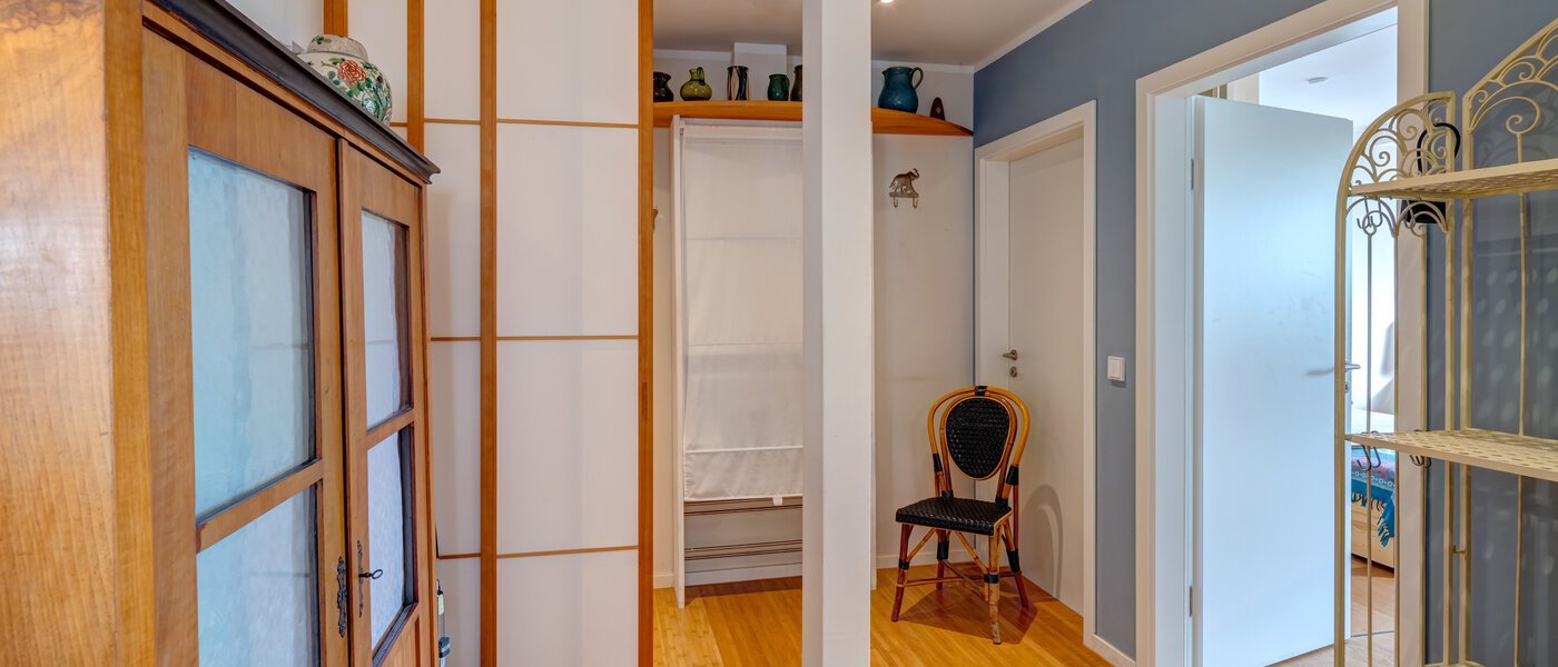 アティック・フラット（屋根裏） München Haidhausen 02 玄関入り口 14648