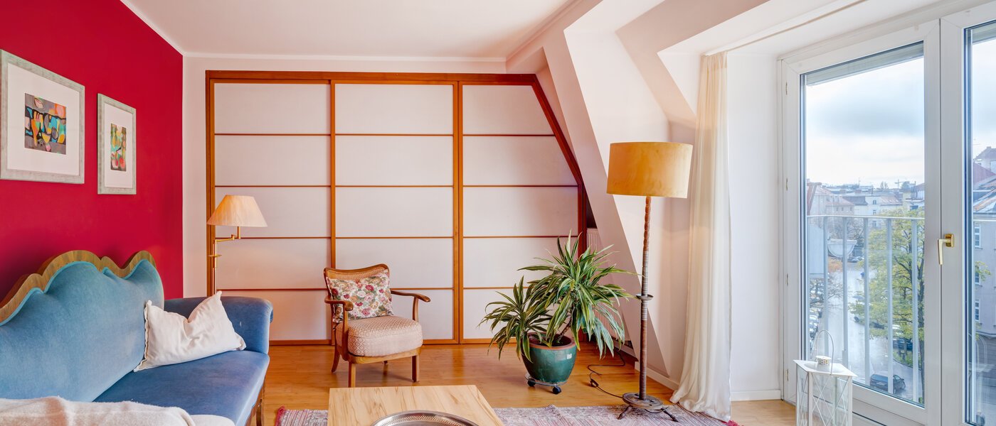 アティック・フラット（屋根裏） München Haidhausen 03 リビングルーム 14648