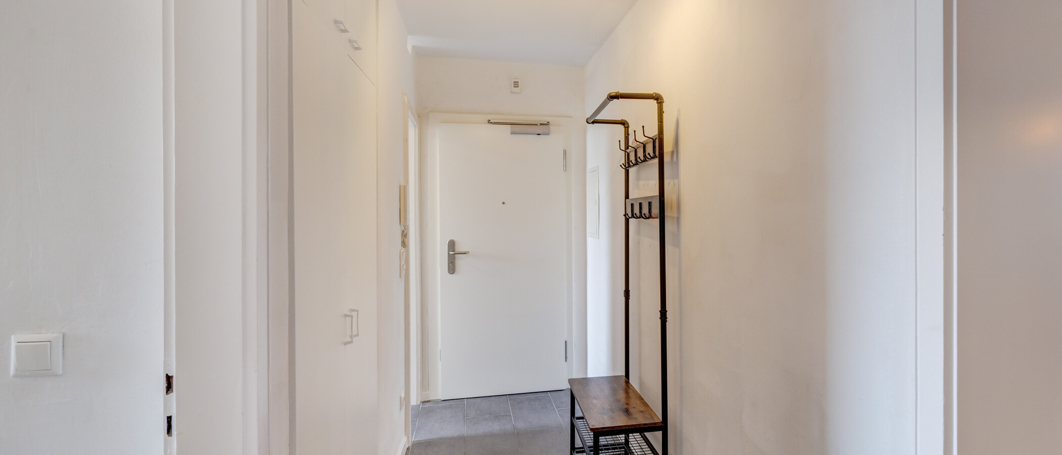 アティック・フラット（屋根裏） München Untergiesing 01 玄関入り口 14653