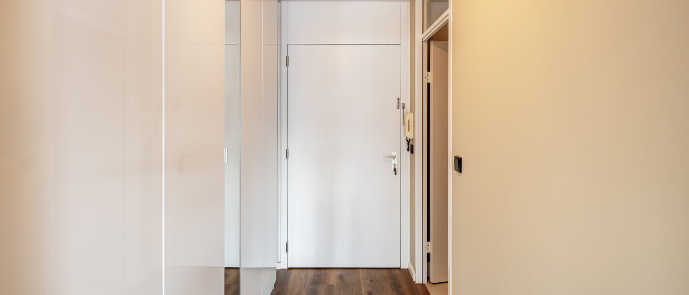 マンション Tegernsee 01 玄関入り口 14657