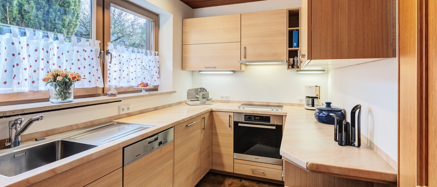 セミ・デタッチド・ハウス（一戸建てを二つに分けた家屋） München Lochhausen 01 キッチン 14662