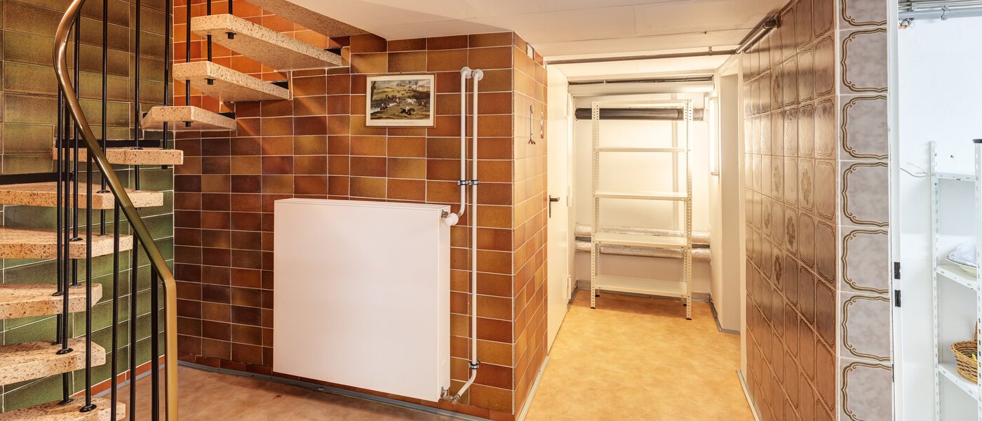 セミ・デタッチド・ハウス（一戸建てを二つに分けた家屋） München Lochhausen 10 玄関入り口 14662