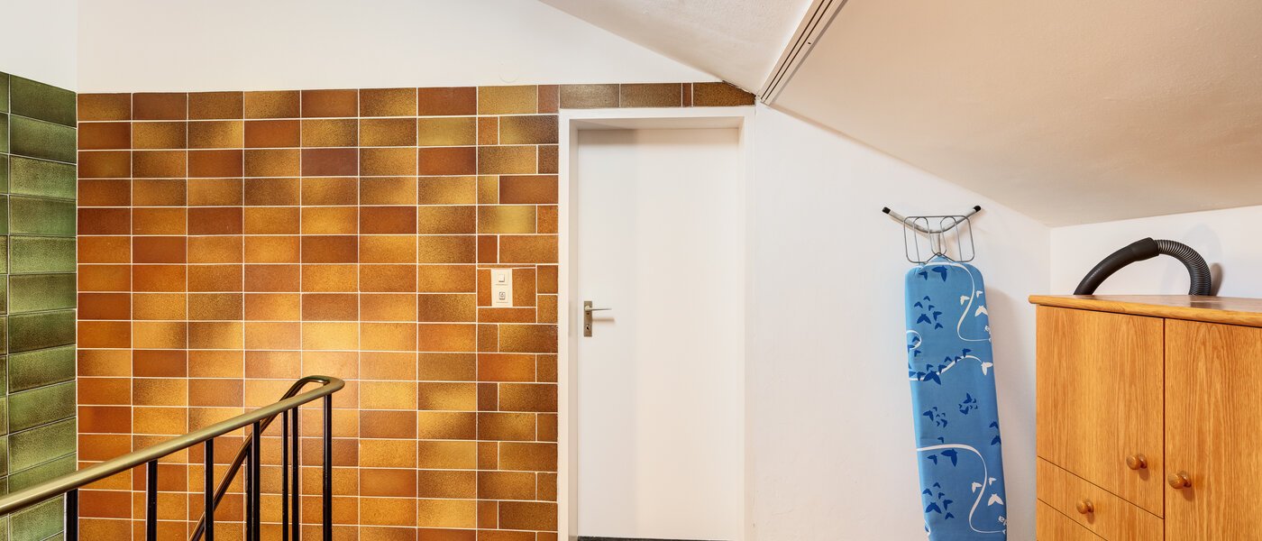 セミ・デタッチド・ハウス（一戸建てを二つに分けた家屋） München Lochhausen 02 玄関入り口 14662