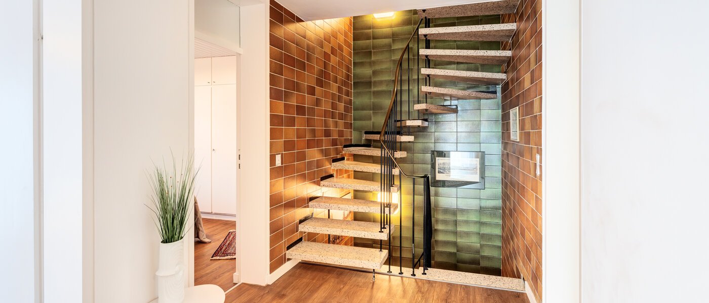 セミ・デタッチド・ハウス（一戸建てを二つに分けた家屋） München Lochhausen 03 玄関入り口 14662