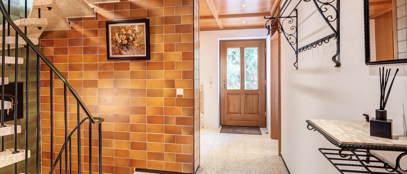 セミ・デタッチド・ハウス（一戸建てを二つに分けた家屋） München Lochhausen 07 玄関入り口 14662