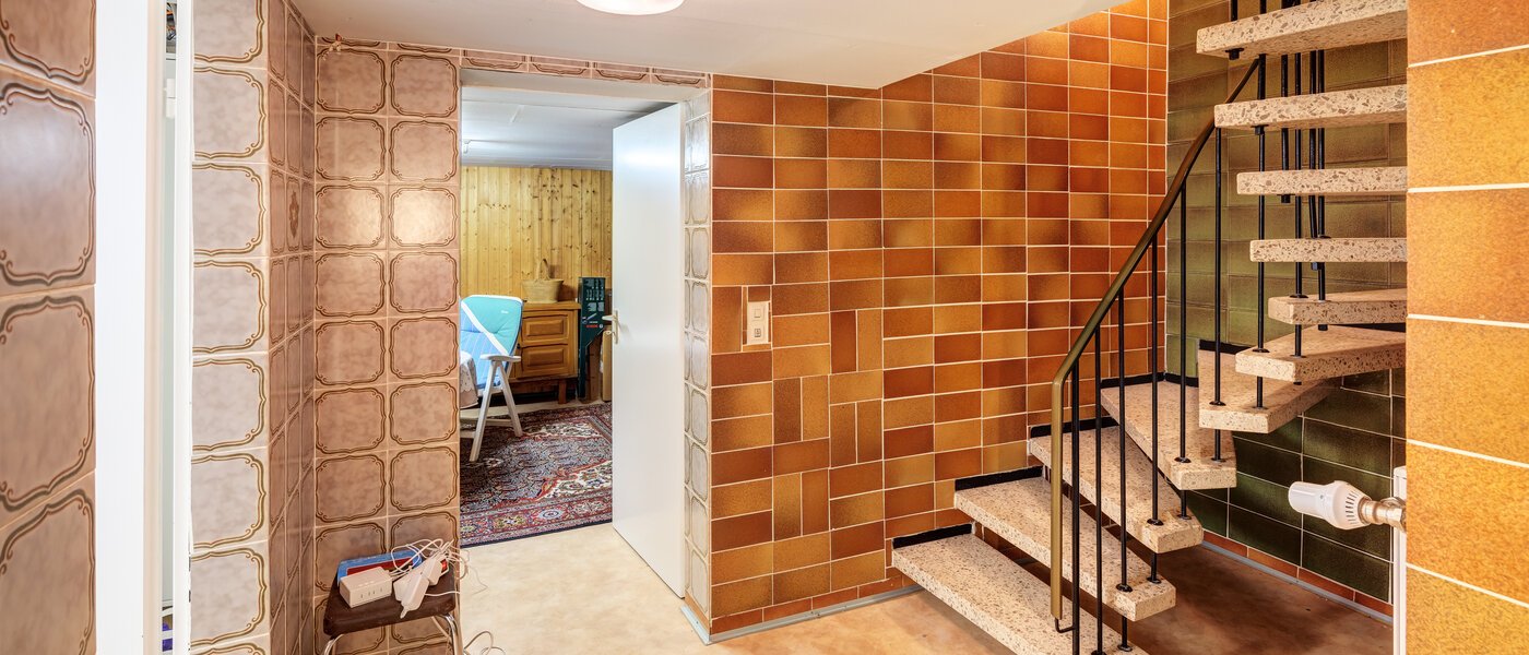 セミ・デタッチド・ハウス（一戸建てを二つに分けた家屋） München Lochhausen 09 玄関入り口 14662