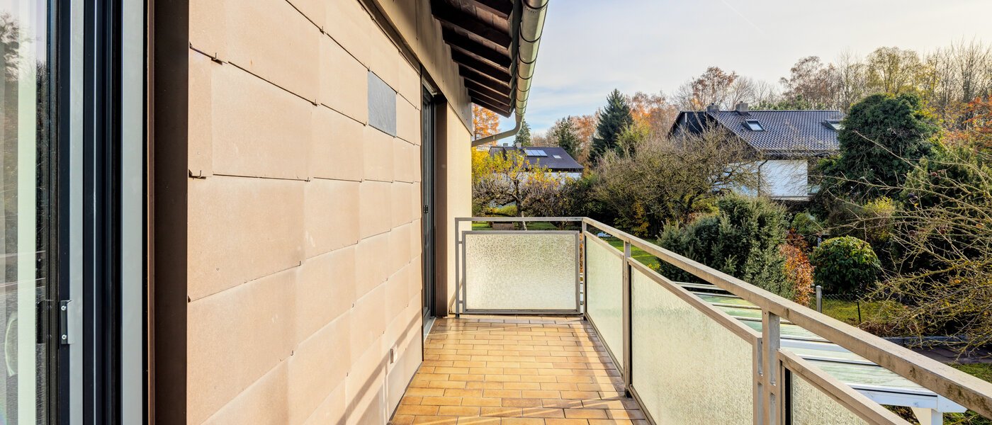 セミ・デタッチド・ハウス（一戸建てを二つに分けた家屋） München Lochhausen 01 ベランダ 14662