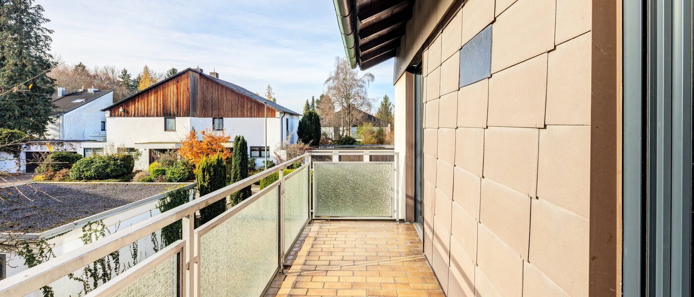 セミ・デタッチド・ハウス（一戸建てを二つに分けた家屋） München Lochhausen 02 ベランダ 14662