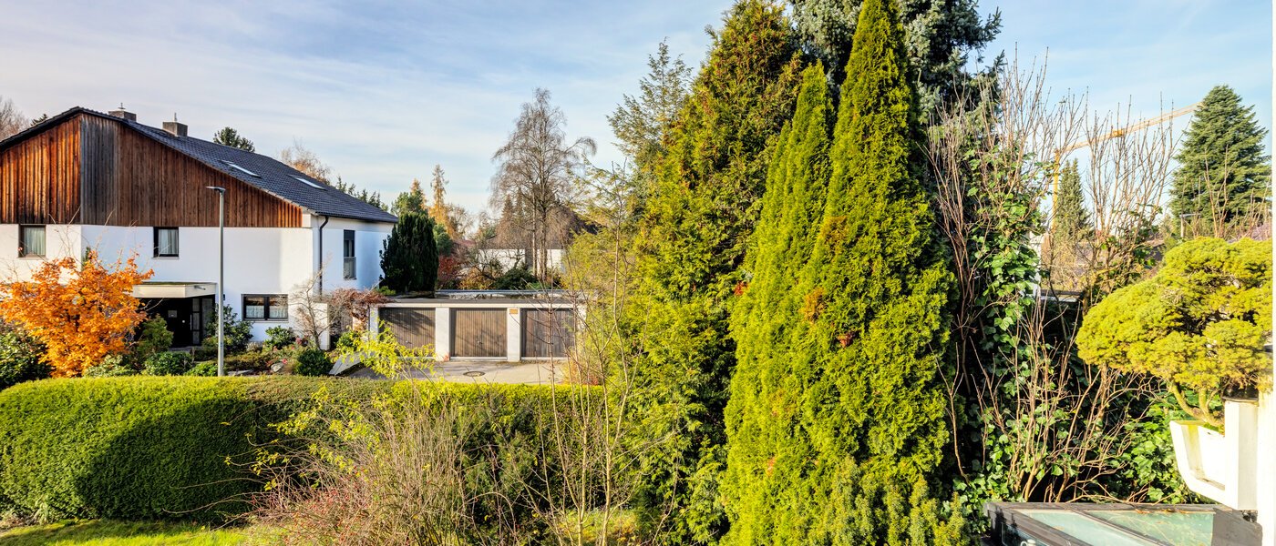 セミ・デタッチド・ハウス（一戸建てを二つに分けた家屋） München Lochhausen 02 物件からの眺め 14662