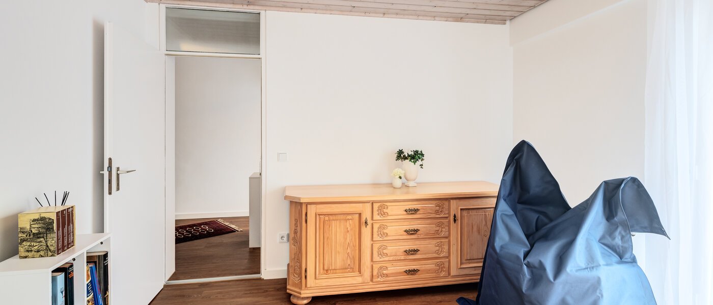 セミ・デタッチド・ハウス（一戸建てを二つに分けた家屋） München Lochhausen 03 2.　寝室 14662