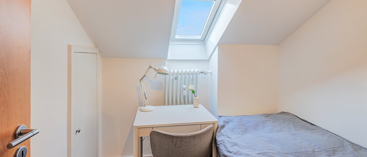 アティック・フラット（屋根裏） Dachau 01 2.　寝室 14669