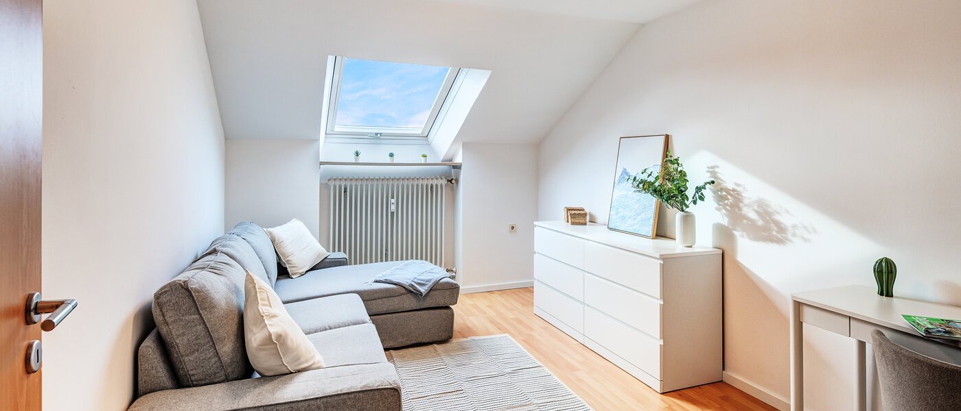 アティック・フラット（屋根裏） Dachau 01 リビングルーム 14669