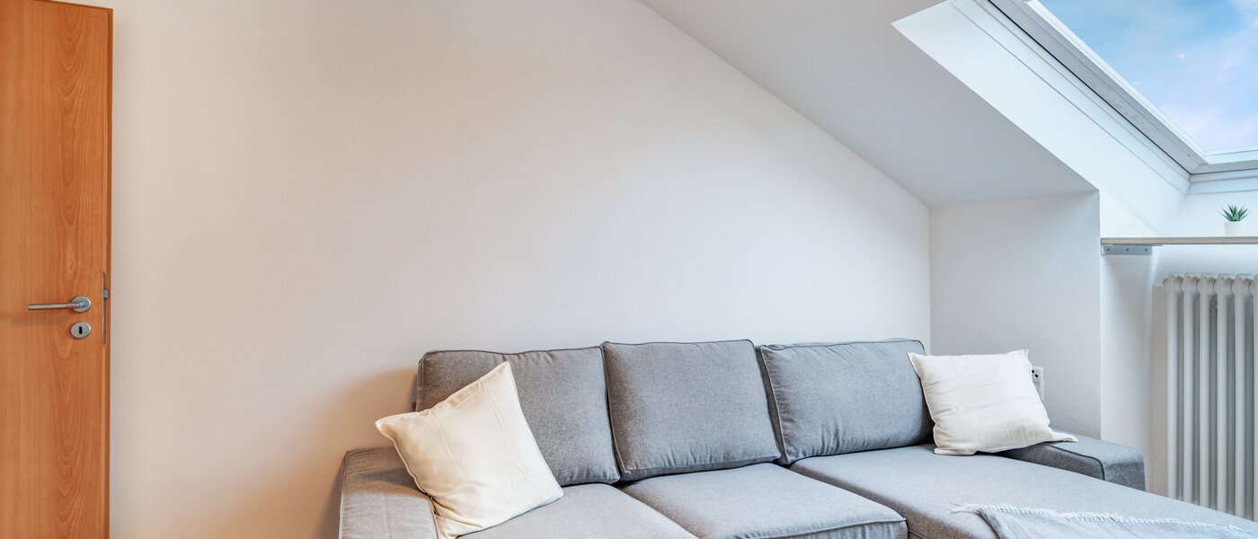 アティック・フラット（屋根裏） Dachau 02 リビングルーム 14669