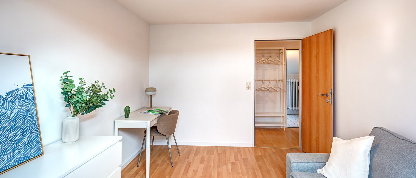 アティック・フラット（屋根裏） Dachau 03 リビングルーム 14669